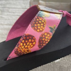 New in Box Yellow Box Sandals Pina Colada Tropical Size 8